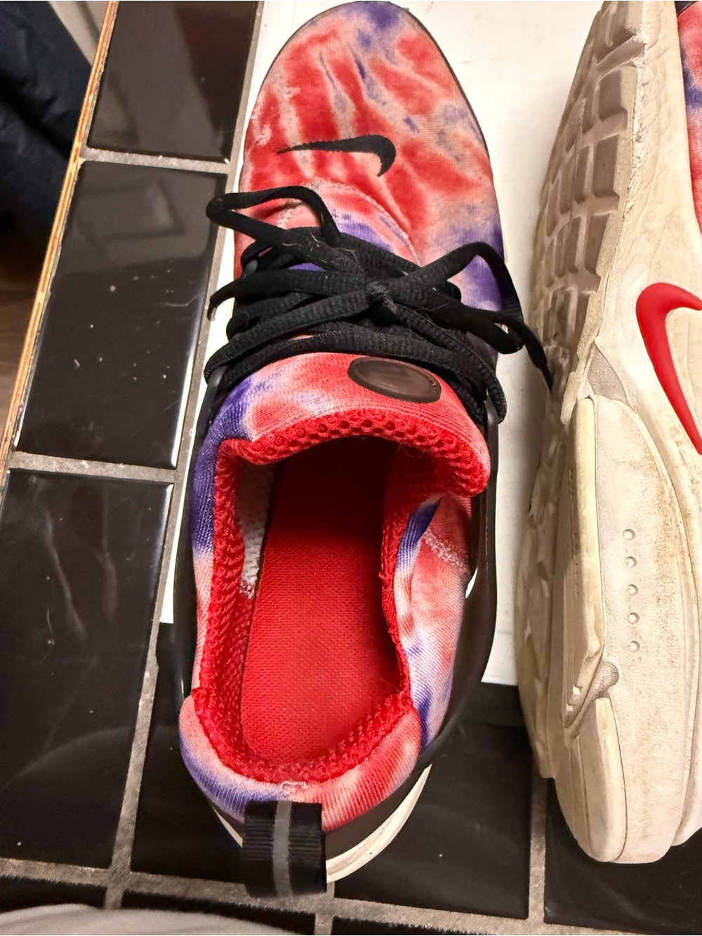 Nike Men’s 13 Tie-Dye Red & Purple Athletic Shoes - Picture 12 of 14